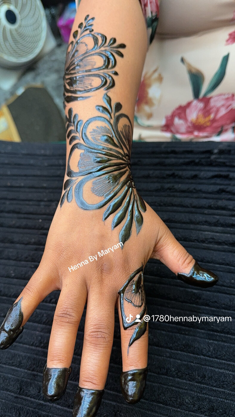 Feathered floral hand henna