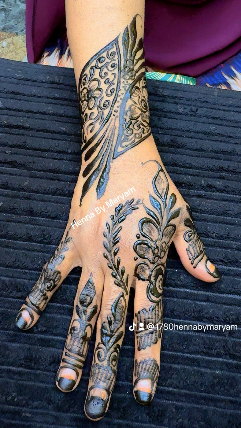 Peacock vine hand henna