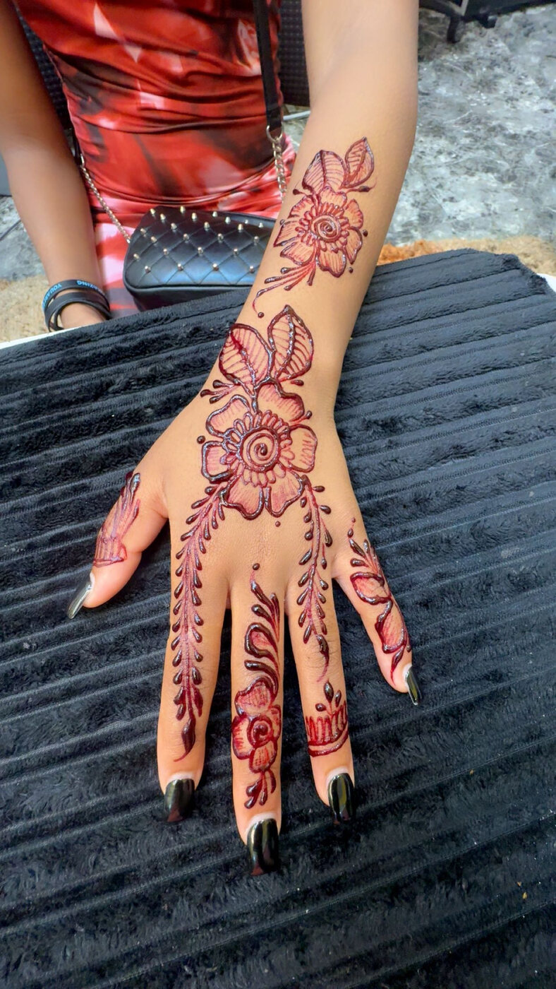Red rose hand henna