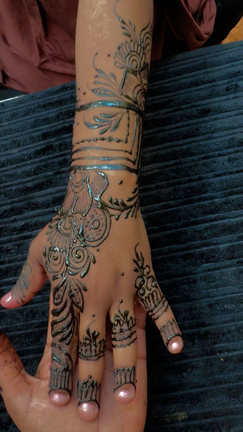 Floral vine hand henna