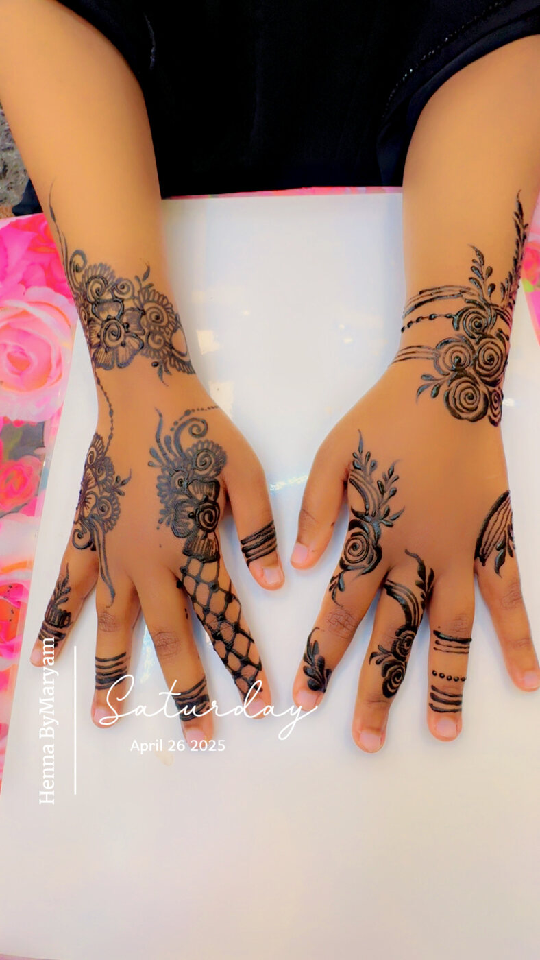 Lattice floral hands henna