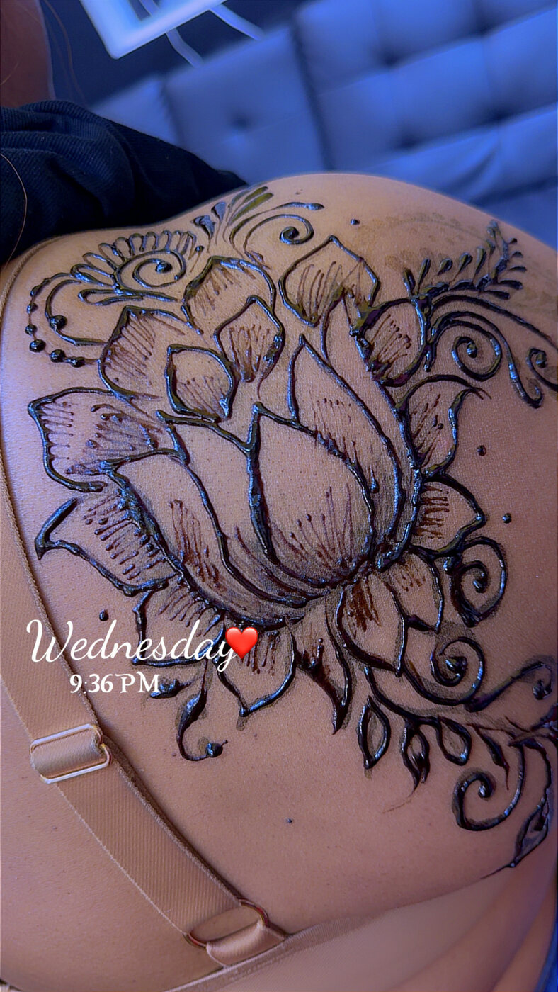 Rose shoulder henna