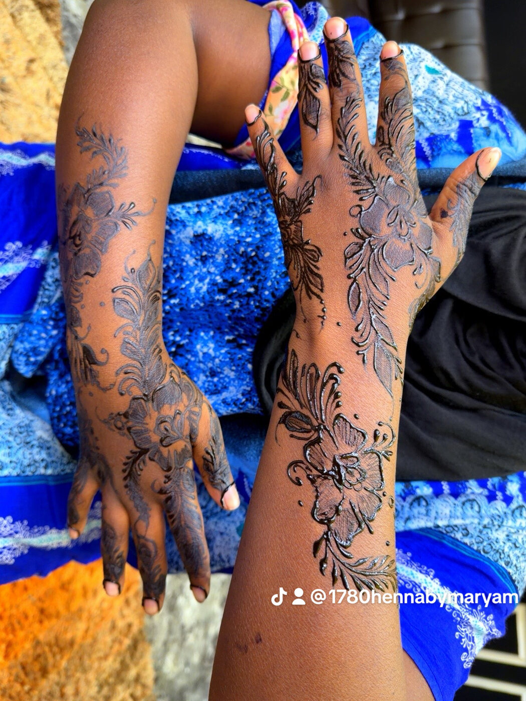 Trailing bloom hand henna