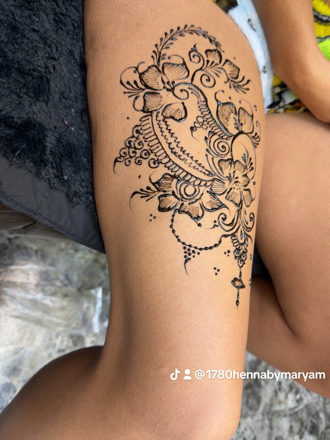 Leg mandala henna