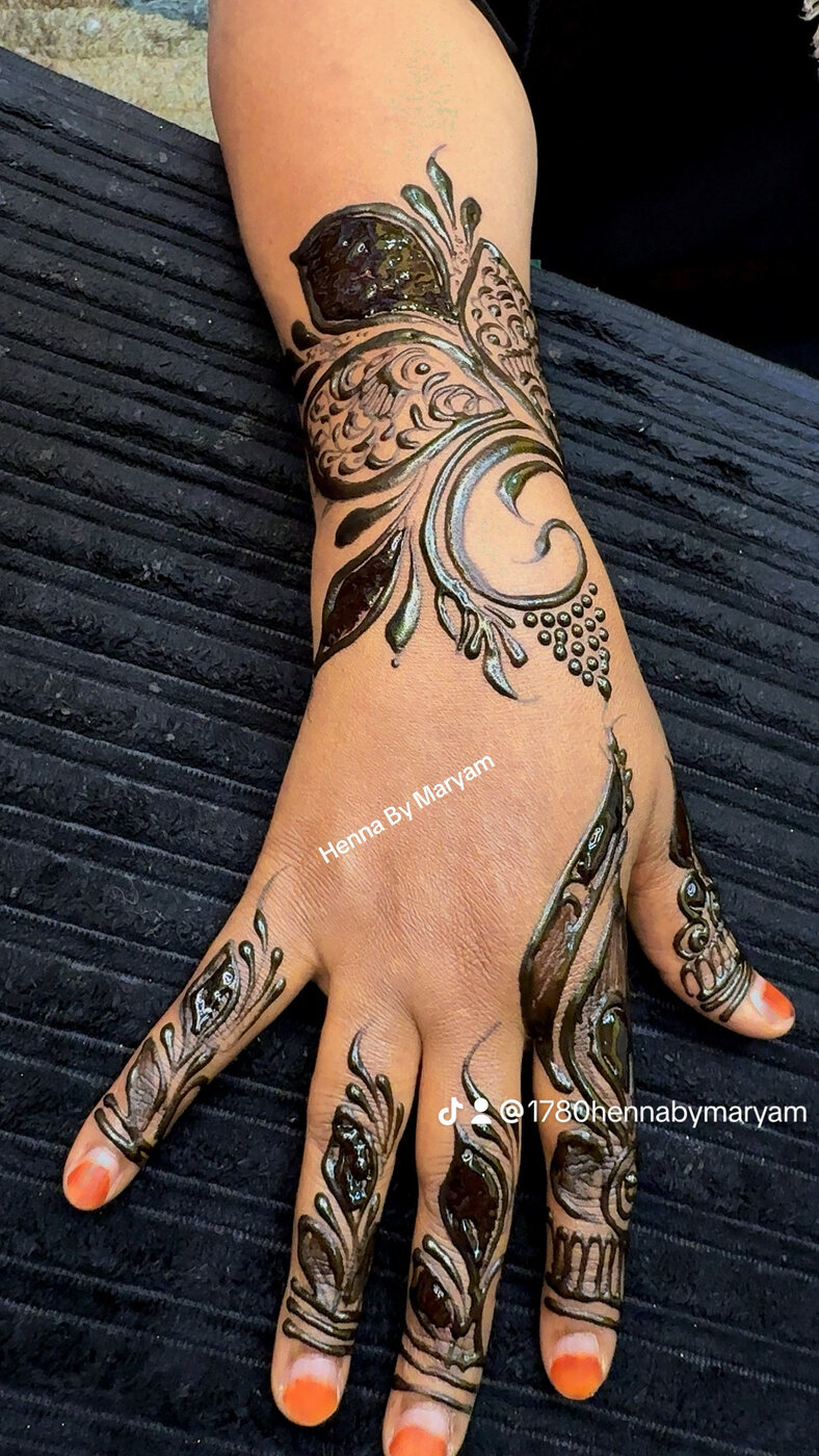 Modern swirl hand henna