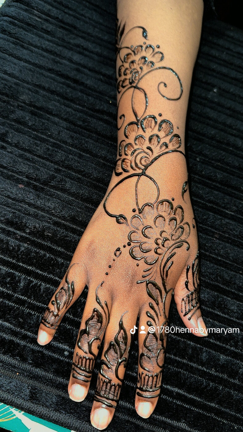 Flower and dotwork hand henna