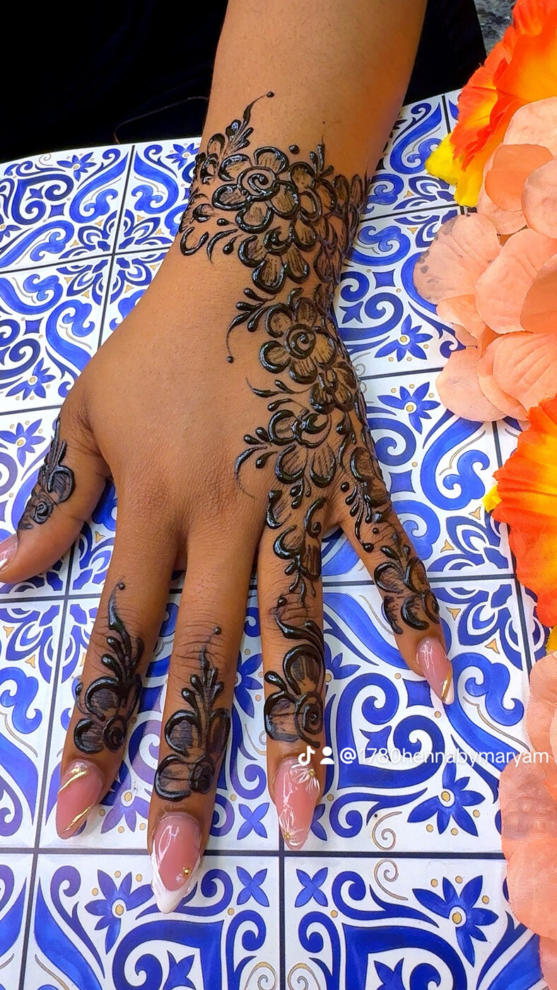 Classic floral hand henna