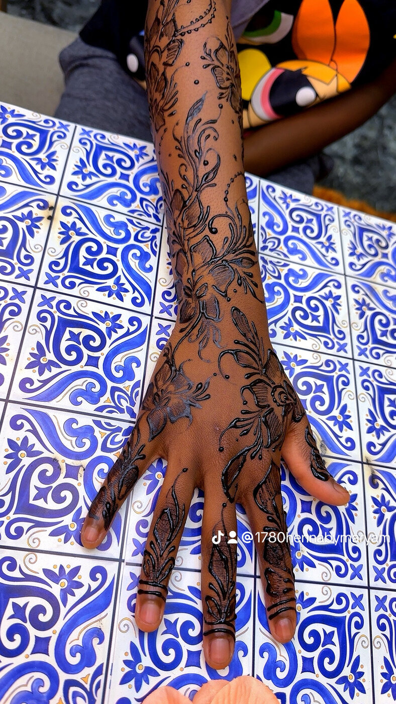 Fine floral trail hand henna