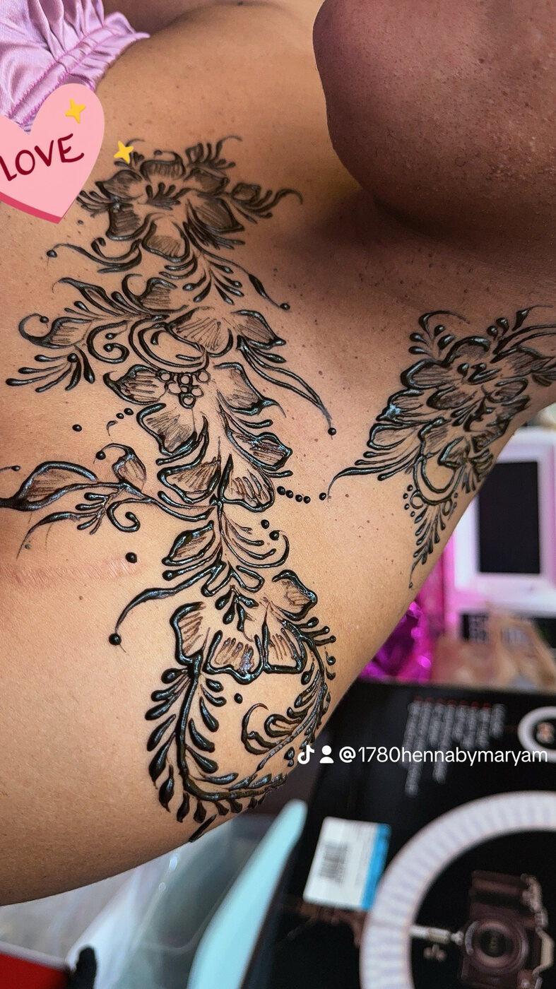 Chest vine henna