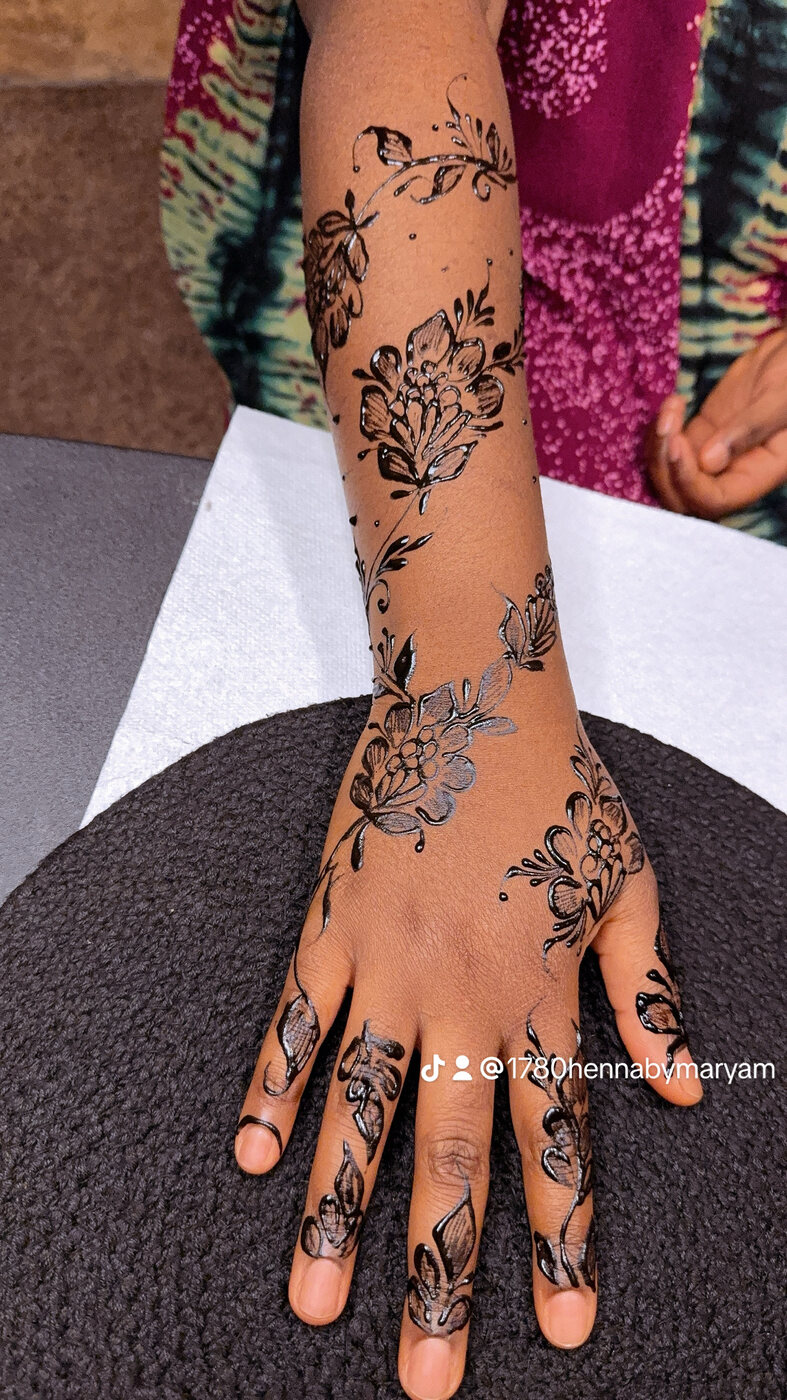 Floral sweep hand henna