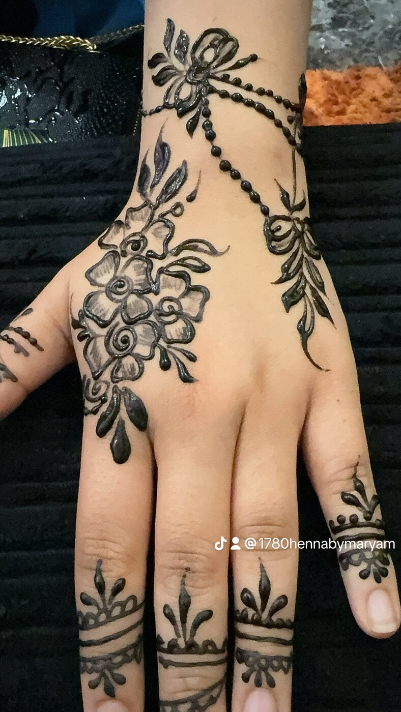 Bracelet floral hand henna