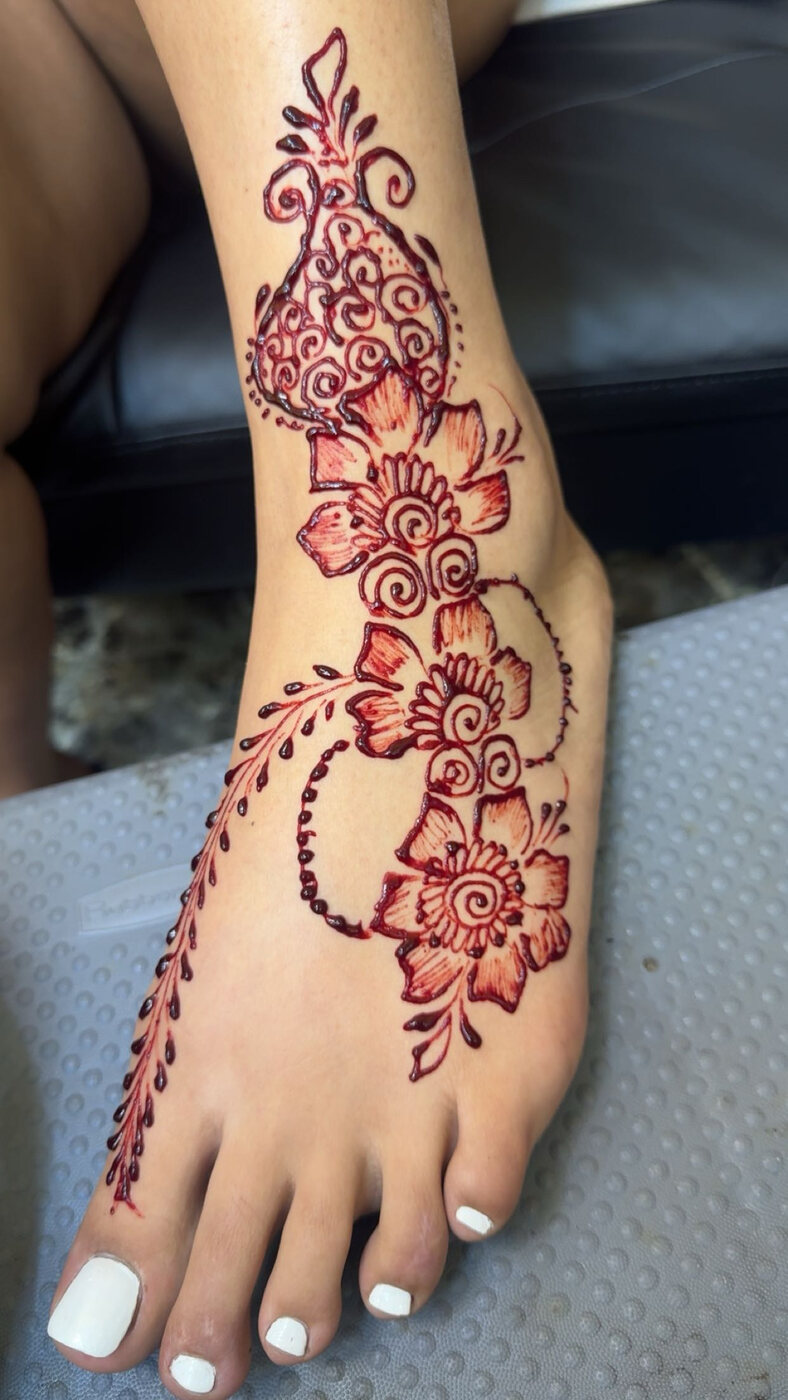 Foot henna design